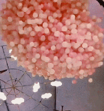主要看到宣传,那天有百万气球雨,还是她喜欢的粉色的!