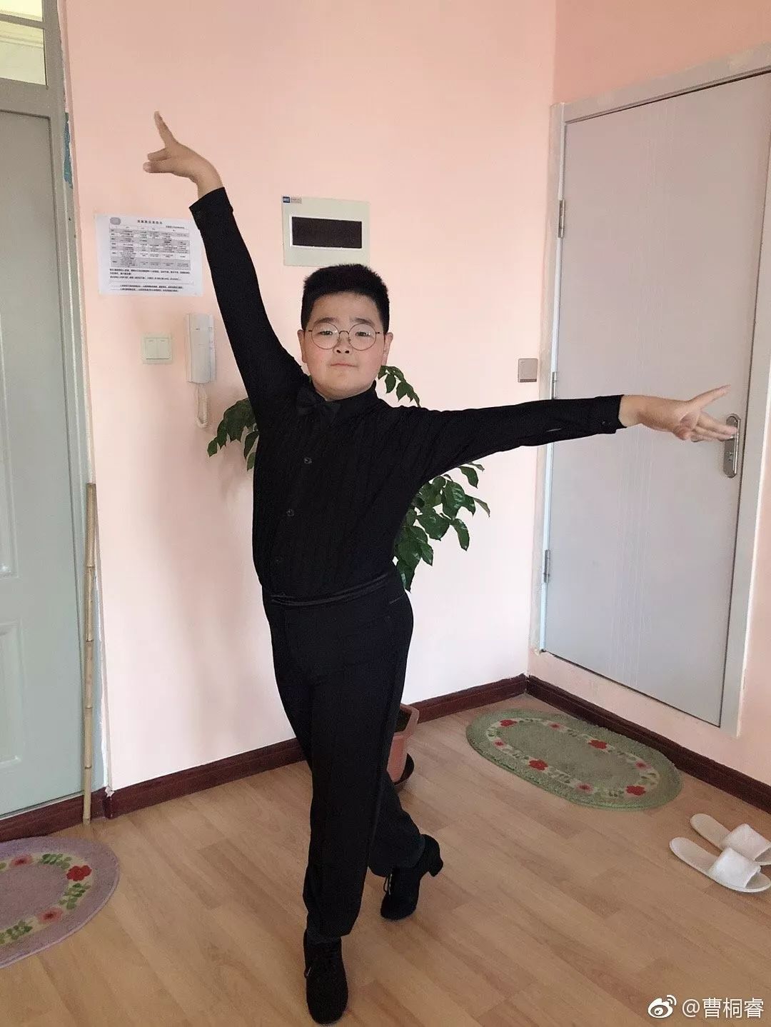 童星出道,屡和大咖合作,要成下一个带剧王?