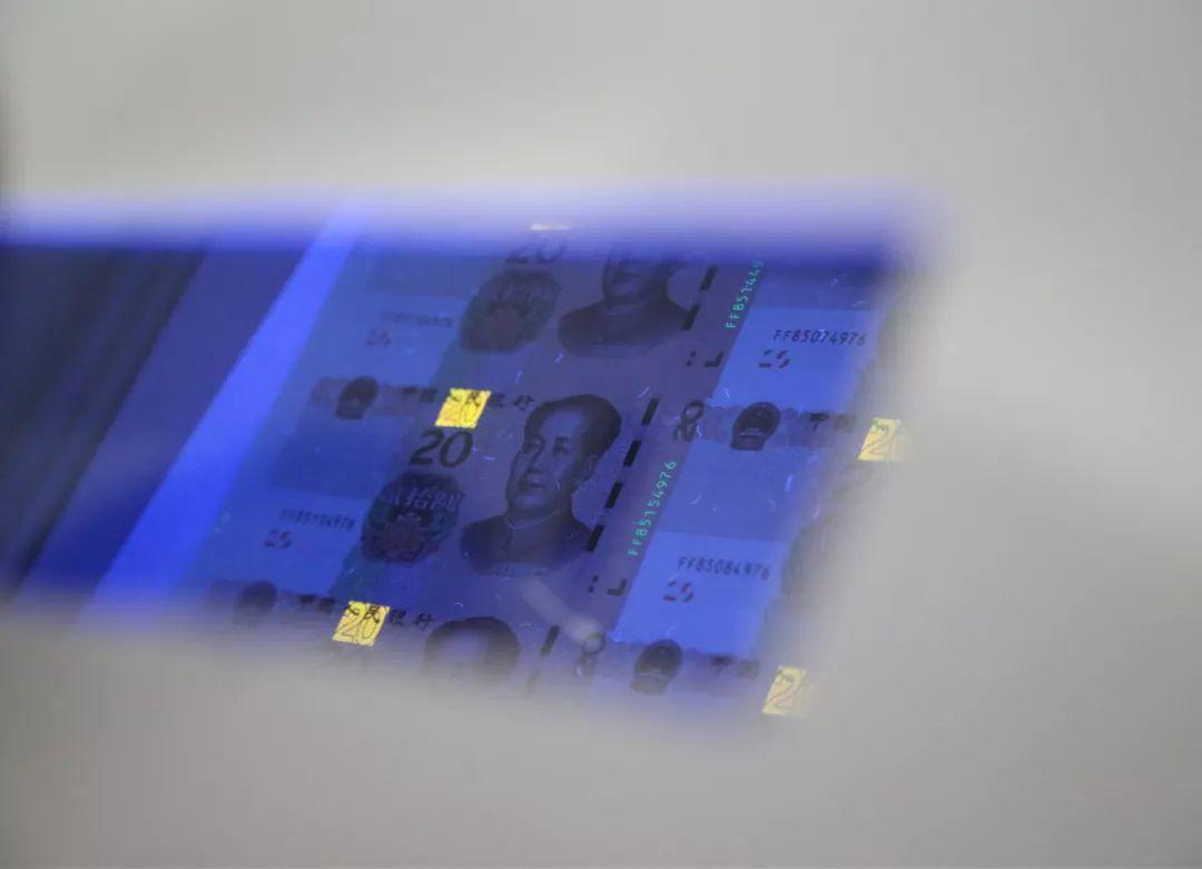 走进印钞厂看新版人民币是如何印制出来的