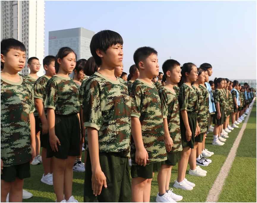 雏鹰蜕变,耀世而来--长城学校初一新生军训结营