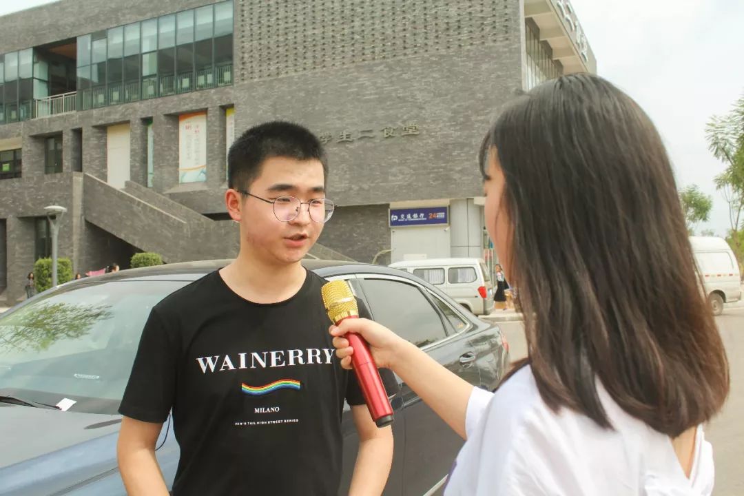 迎新采访嘿同学你上镜了