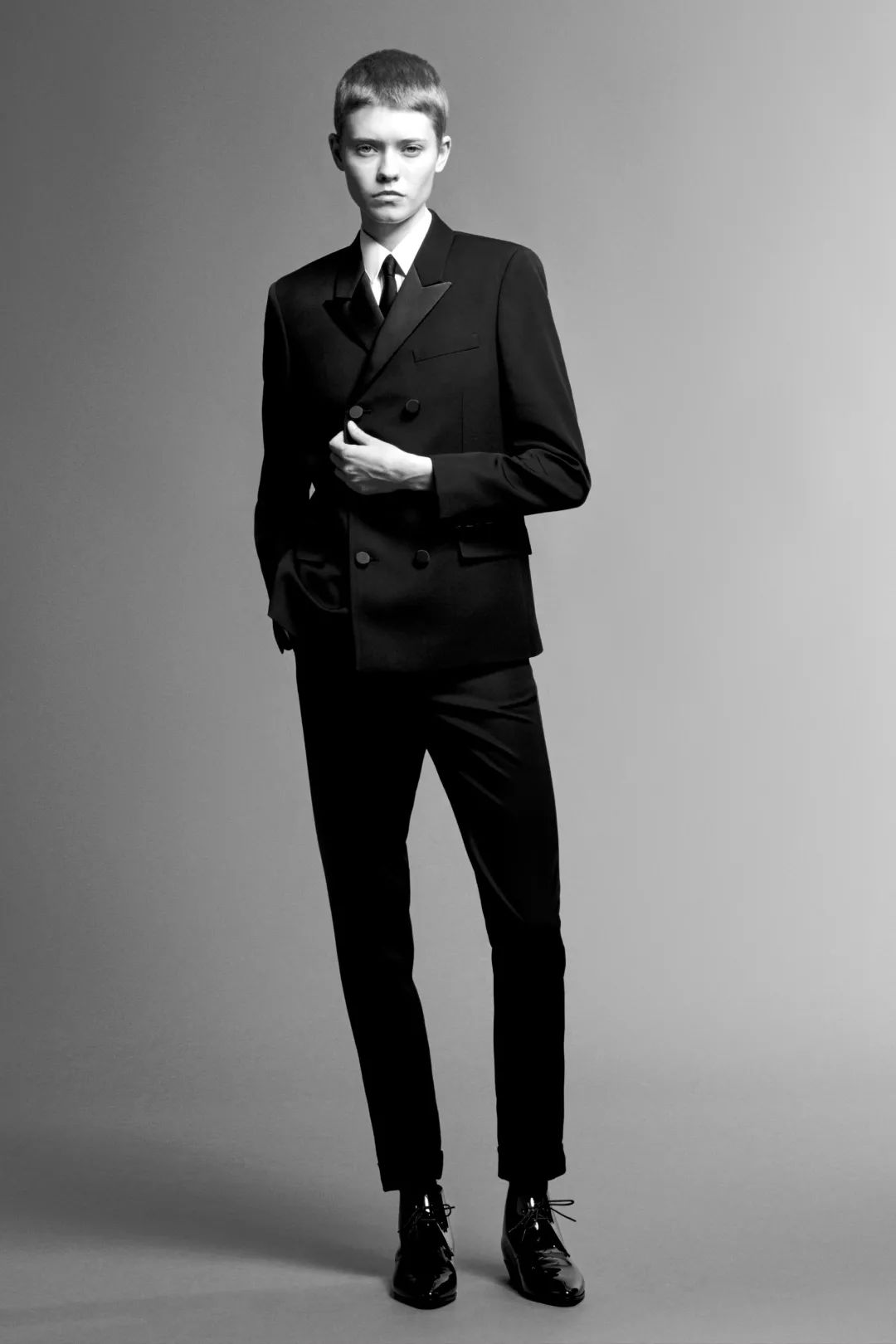 fall 2019这一季的saint laurent 带我们重回七