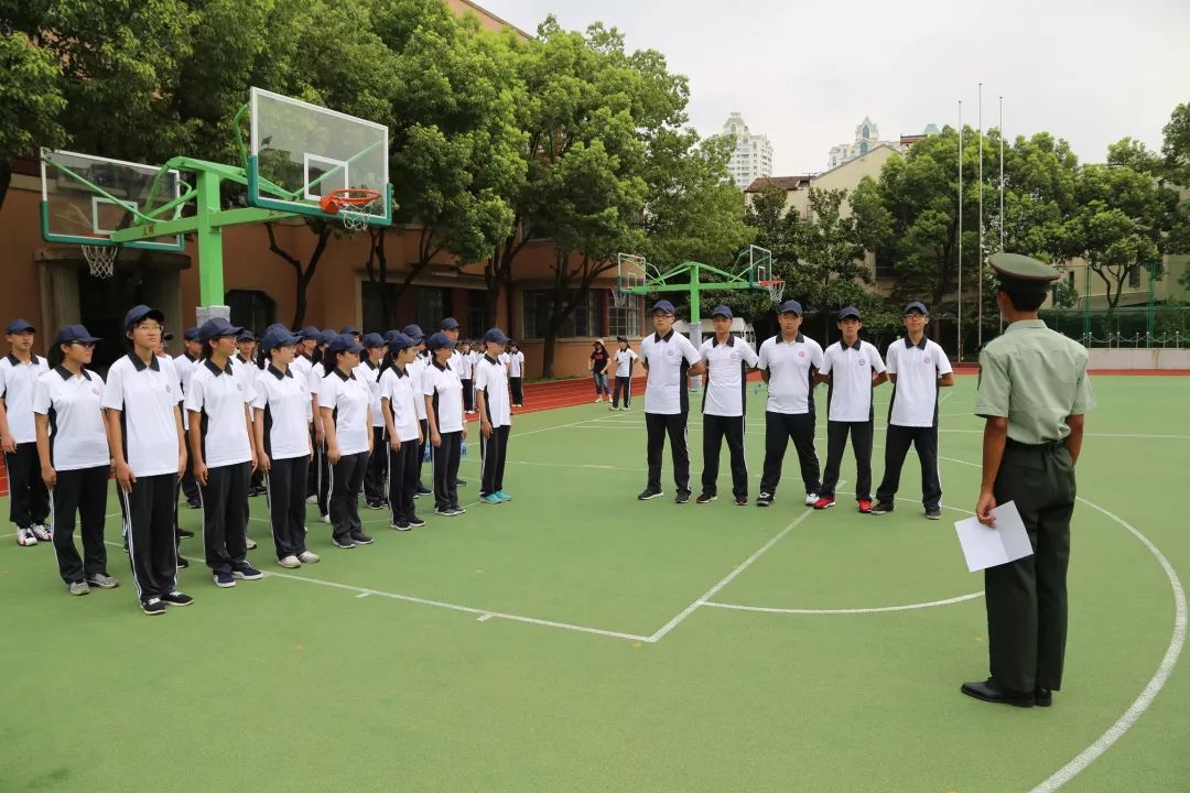 位育中学今天,小编带你来看徐汇一年一度的"军训大片"!