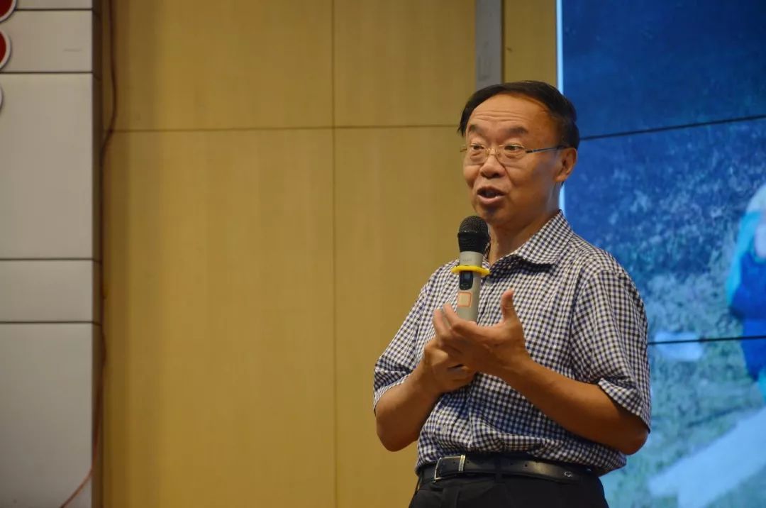 幸福比优秀更重要走进李镇西老师的浪漫教育情怀