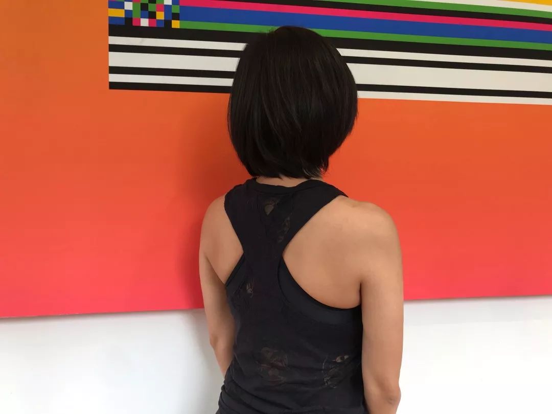 闪很酷就对了,穿上这一套轻轻松松就能成为健身房里最吸睛的那一个啦!