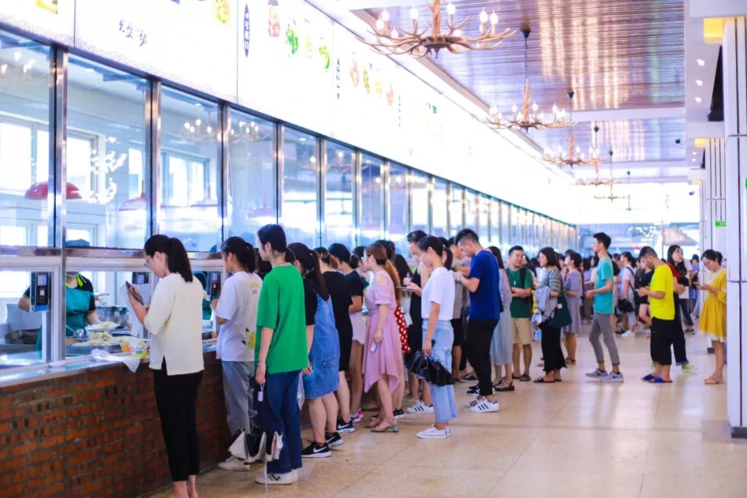 阜师大,你变了!_食堂