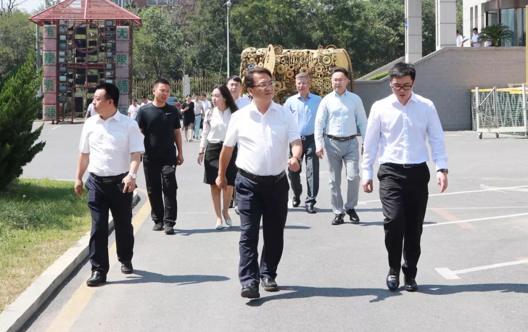 六枝特区政府党委副书记,区长方裕谦等一行领导莅临环嘉集团参观考察