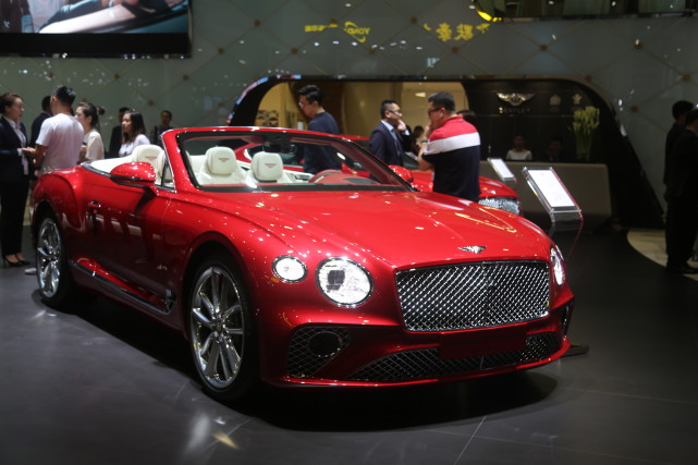 红色宾利欧陆gt敞篷版上海实拍或将亮相深圳十一车展