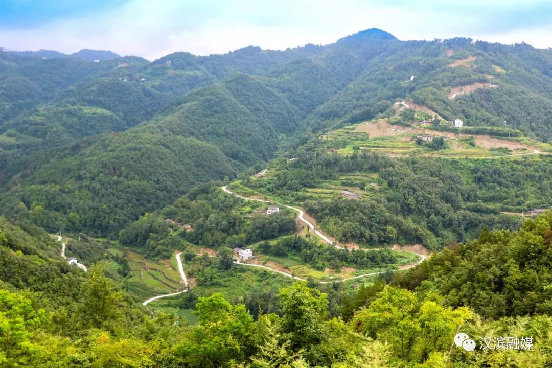 他把汗水洒遍响水记汉滨区张滩镇响水村第一书记广国强