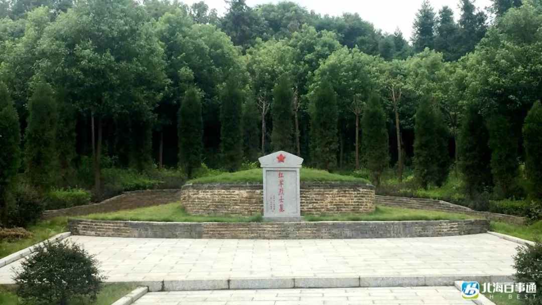 一位村民带着自己12岁的儿子去距离自家老宅三四里路远的米花山砍柴时