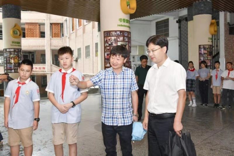 富春街道领导走访调研小学,幼儿园开学工作