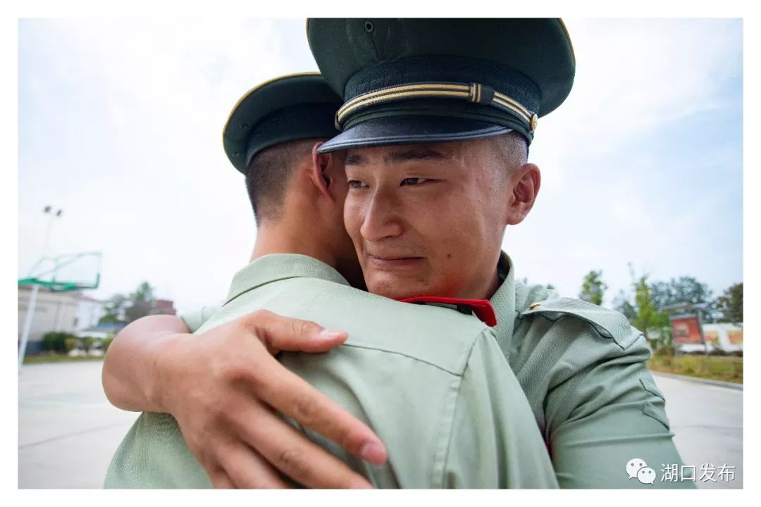 武警湖口中队6名官兵光荣退伍感人的一幕幕