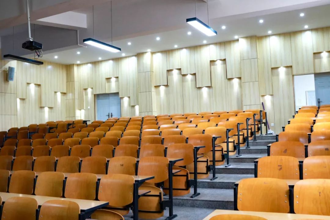 文理与你,一同成长_教室