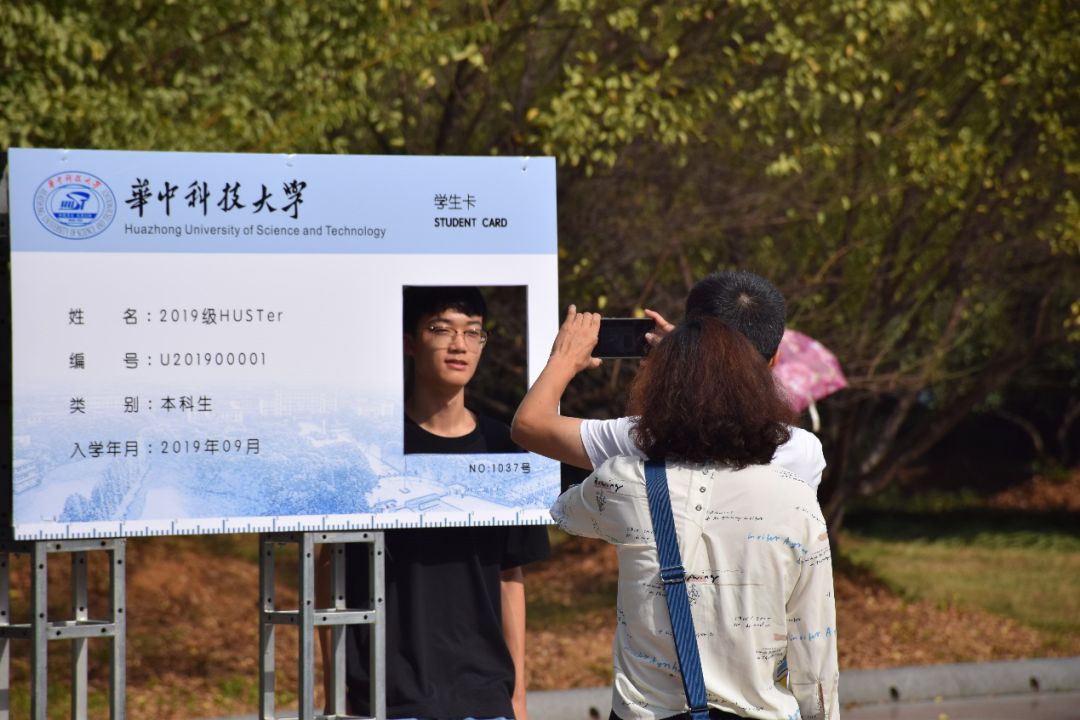 华中科技大学学生会迎新纪实愿意为你千千万万遍