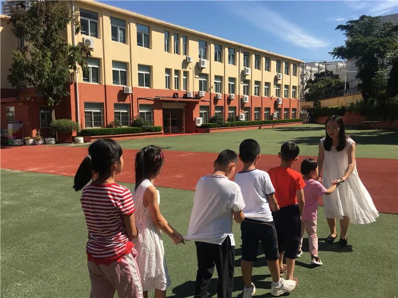 家校共育快乐成长青岛仁爱学校新生及家长培训会