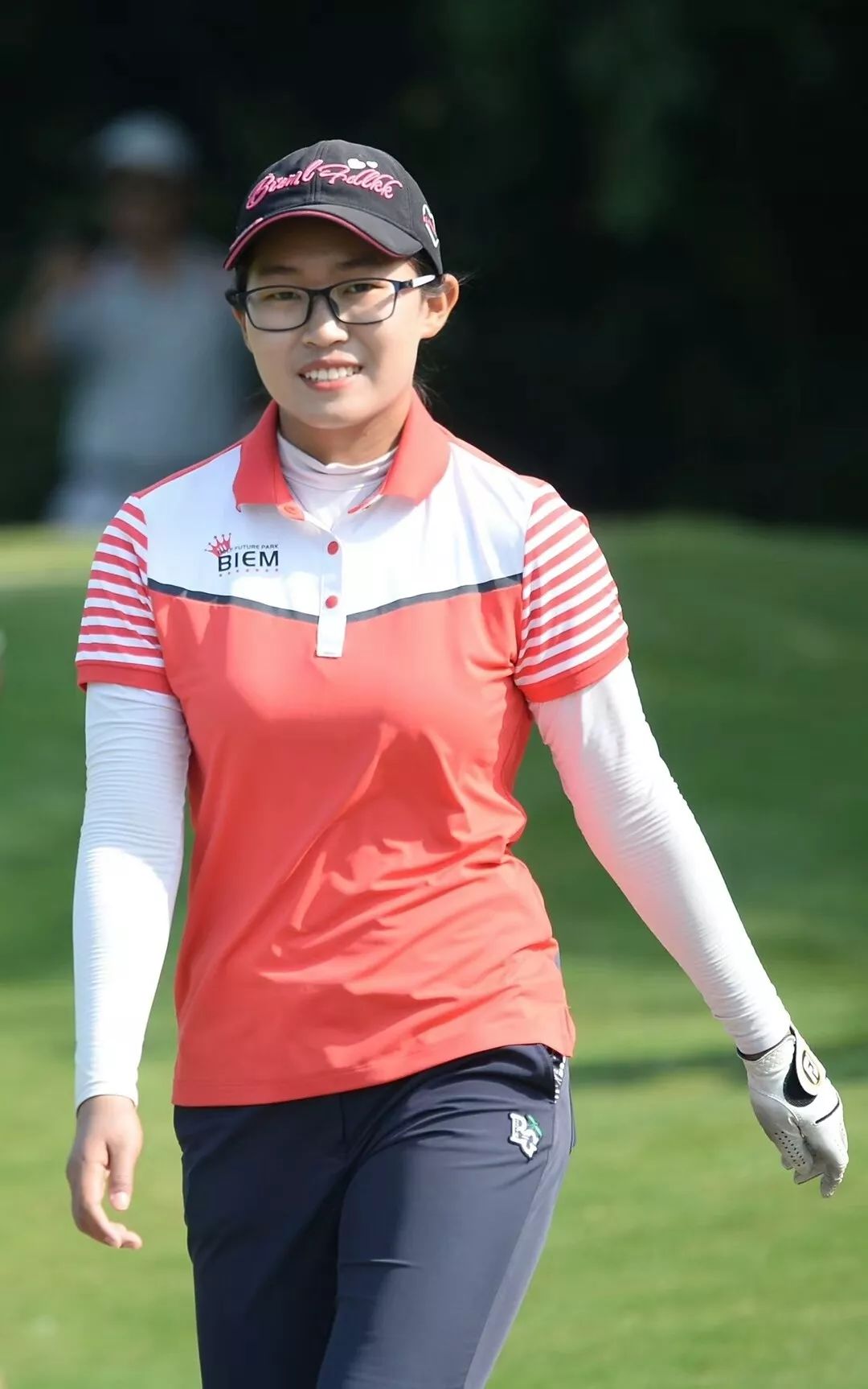 国际高尔夫球锦标赛冠军,另两位签约球员刘艳,任玥分获亚军与第四名