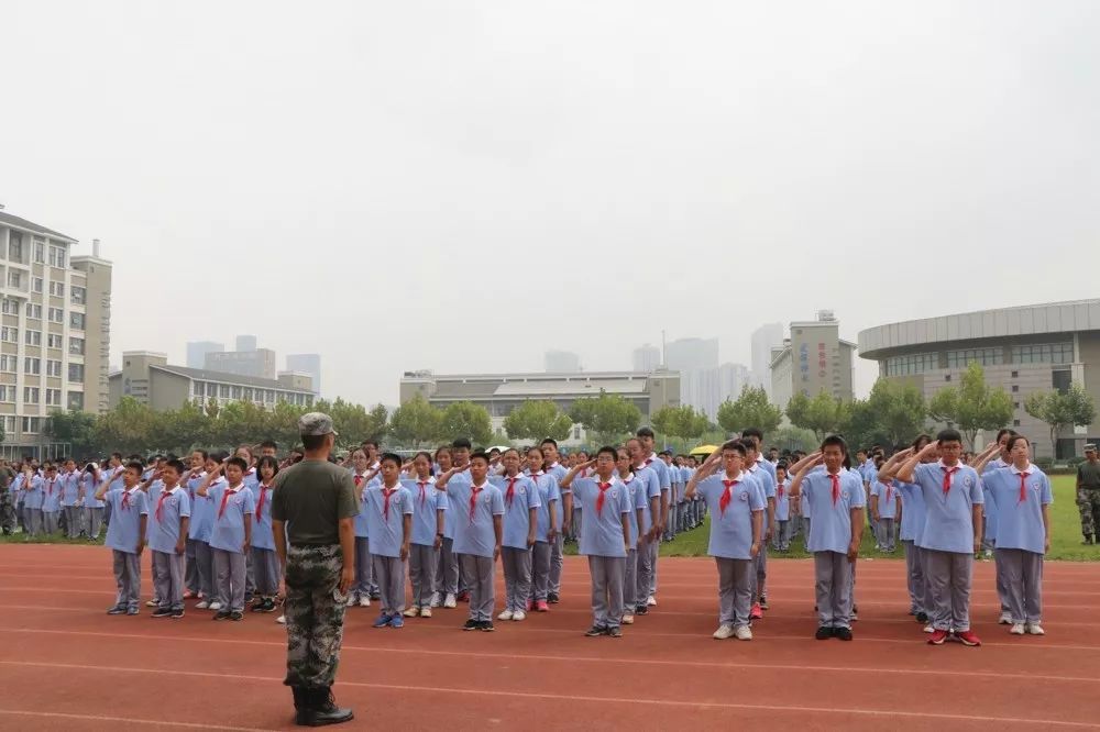 迎来初中第一课,创造一中小欢喜——临平一中举行新生国防教育闭营