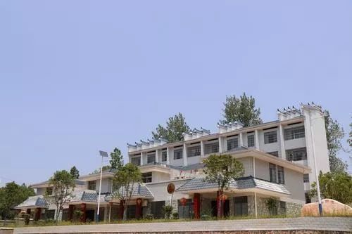 成,位于邵阳县境南端,处邵阳,新宁,东安三县交界处,东邻永州市东安县