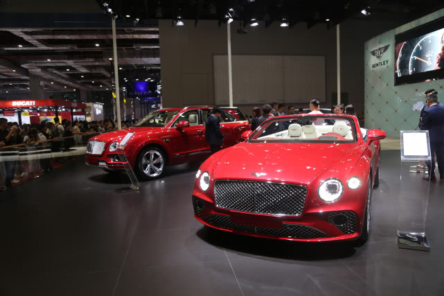 红色宾利欧陆gt敞篷版上海实拍或将亮相深圳十一车展