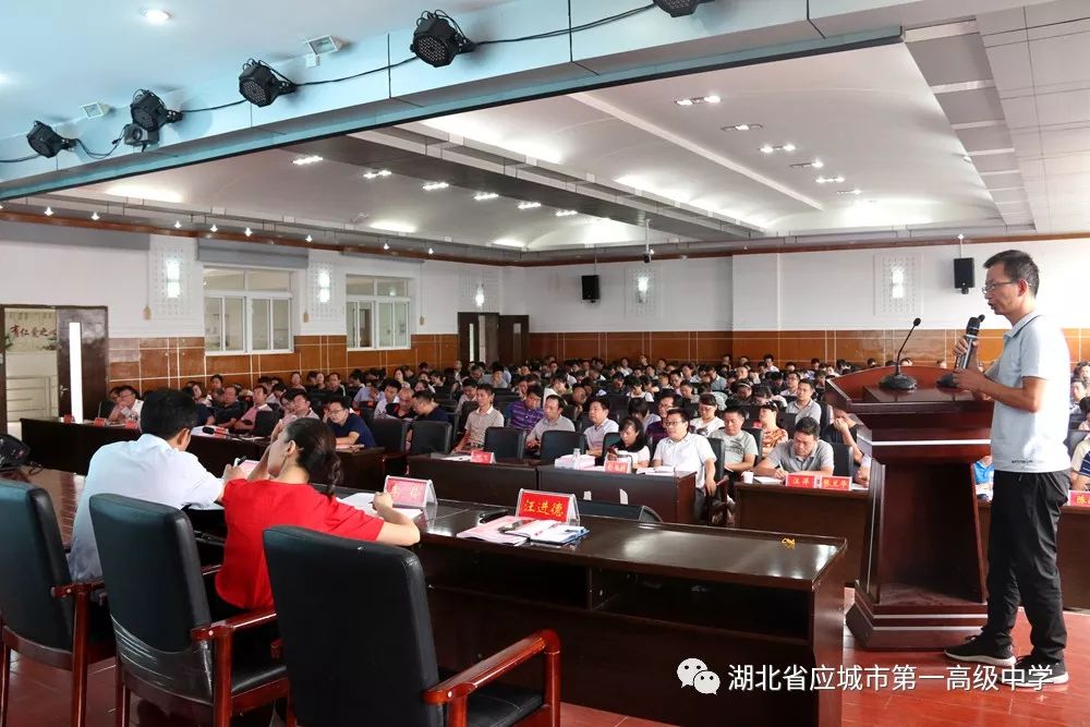 作为一中的校友,魏少华同志对一中的感情很深;作为一中新上任的书记兼