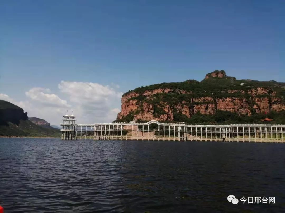 据了解,秦王湖旅游区位于沙河市西部太行山东麓,面积18平方公里;距