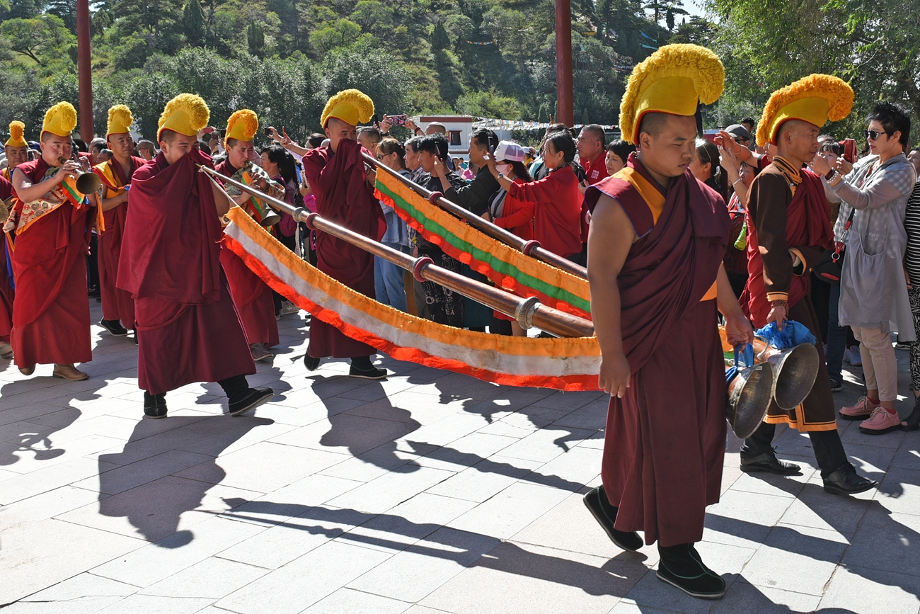 宫,青海的塔尔寺和甘肃的抗卜楞寺并称我国藏传佛教的"四大名寺,有"