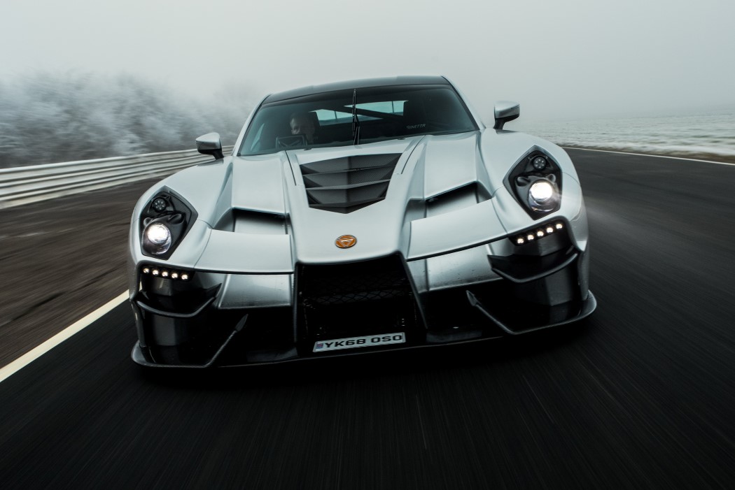 新超跑阿库拉600马力v8剑指法拉利