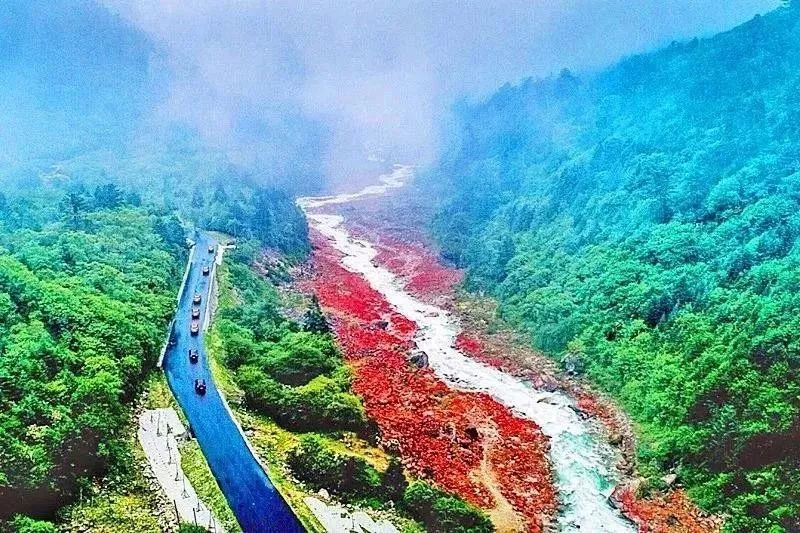 跨越中国地势三大阶梯挑战此生必驾极致路段