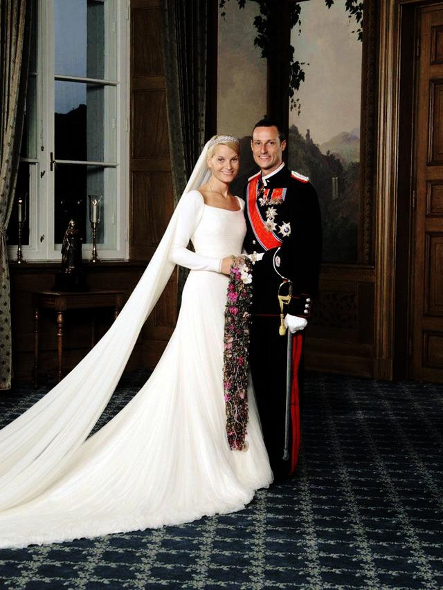 原创欧洲各王室参加挪威公主就职典礼15岁公主惊艳不愧是未来女王