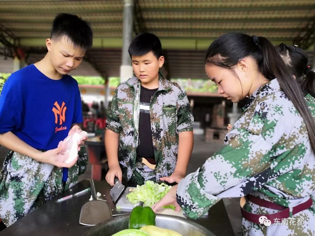 龙文中学七年级军训暨研学实践活动