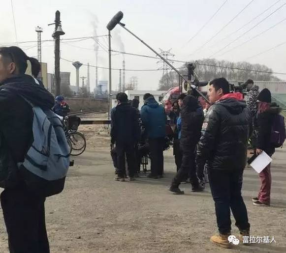 2016年在富拉尔基取景被禁的2年爱情片电影那一场呼啸而过的青春上映