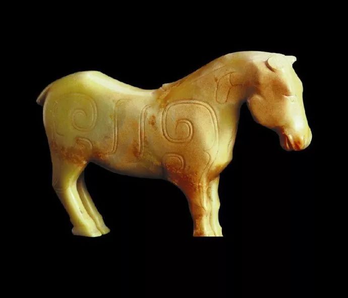 殷商玉马具有以下特征:形体较小,体扁平,器表光素