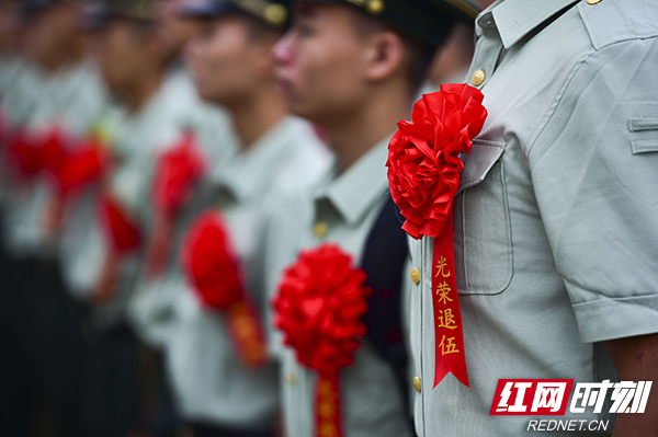 组图丨武警怀化支队:又到老兵退伍时