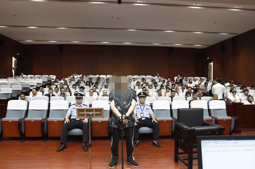 被告人宋超犯贪污罪,判处有期徒刑十一年,并处罚金人民币一百万元;犯