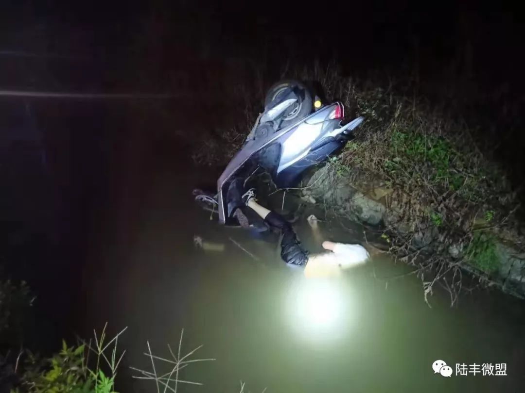 凌晨,陆丰某地一男子掉进沟里,当场身亡!