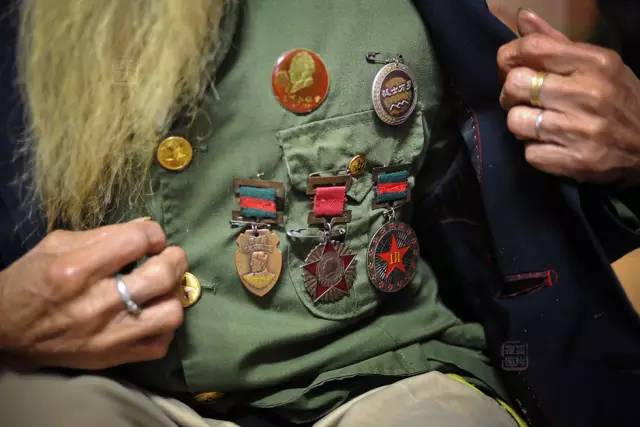 同居90后女友!他还曾援过朝,拾过荒,中过毒_李继胜