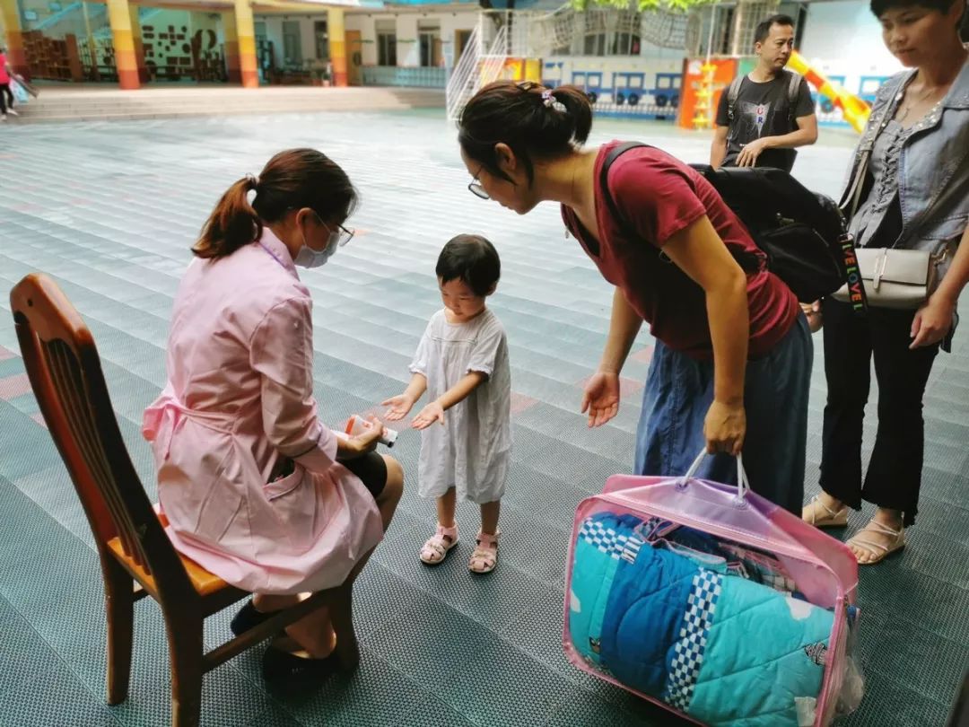 家园连线亲子同乐齐参与家园共育促成长记凤城幼儿园2019年新生体验日