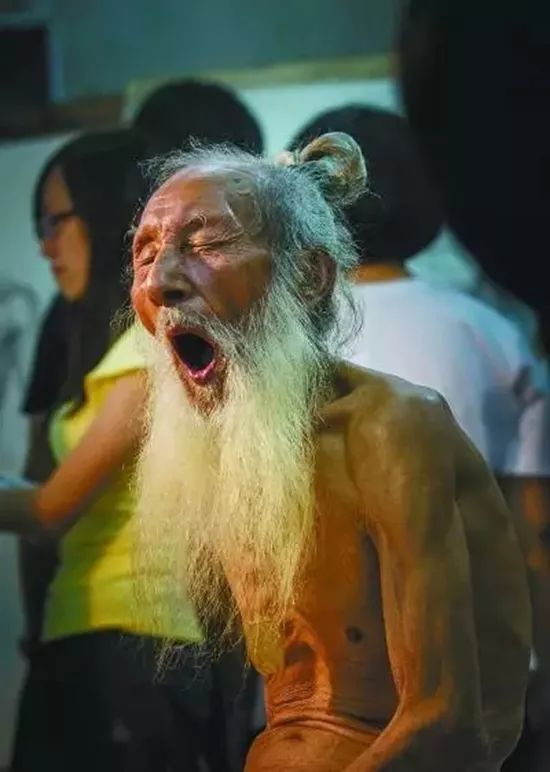 同居90后女友!他还曾援过朝,拾过荒,中过毒_李继胜