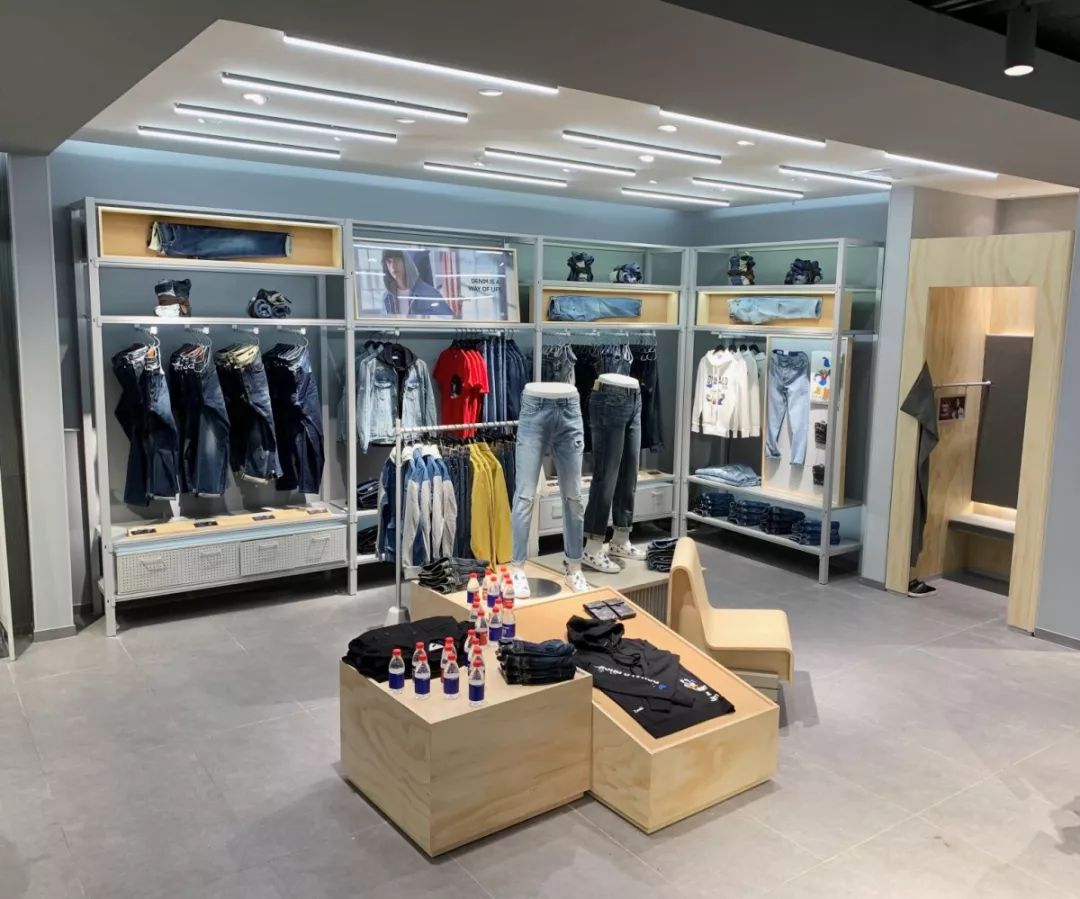 重装开业杰克琼斯升级亮相邓伦演绎金秋新风尚