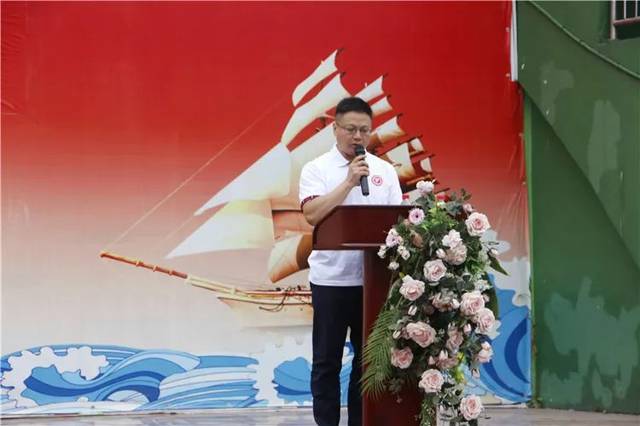 泸州枫叶佳德学校2019年秋期军训汇报展演暨总结表彰大会熔铸军魂激扬