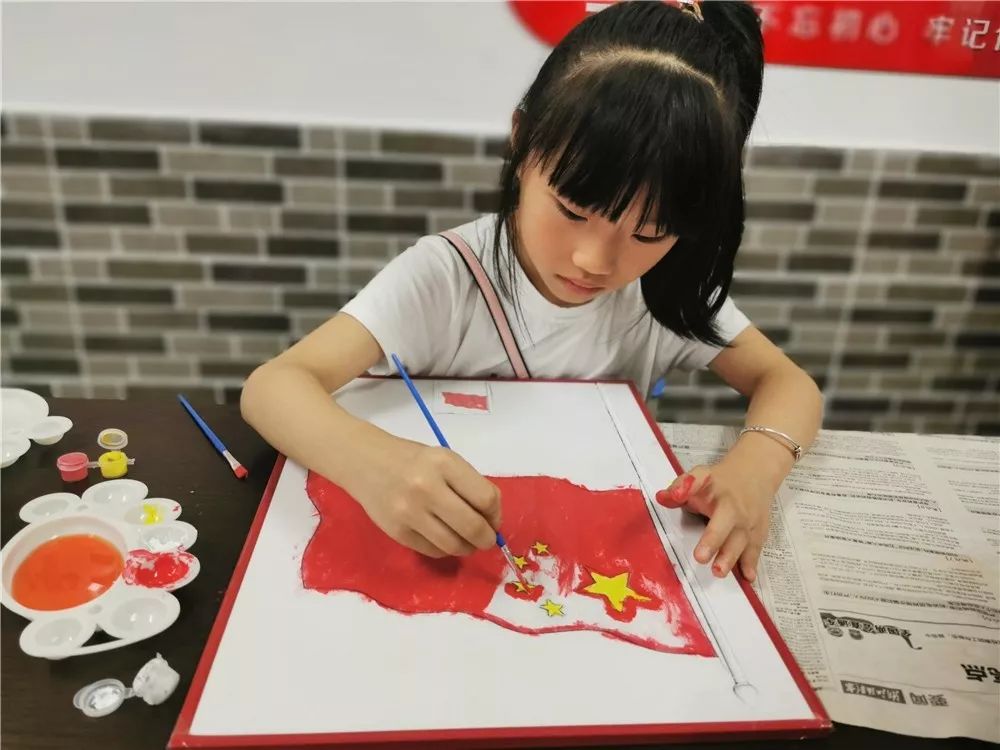 公共文化服务体系示范区丨藤桥樟村文化礼堂开展儿童手绘五星红旗活动