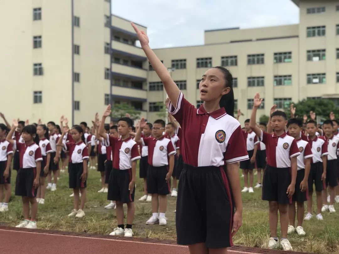 强身立志青春无悔聚星学校2019级初一军训会操结营仪式