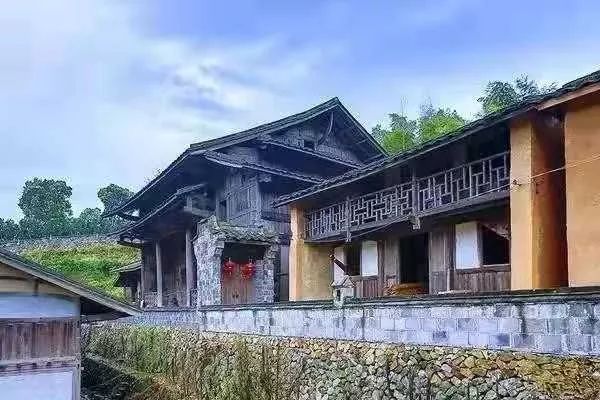 青砖黑瓦的民宅,各种飞檐翘角在宁德还藏着一个畲族村半月里村来源