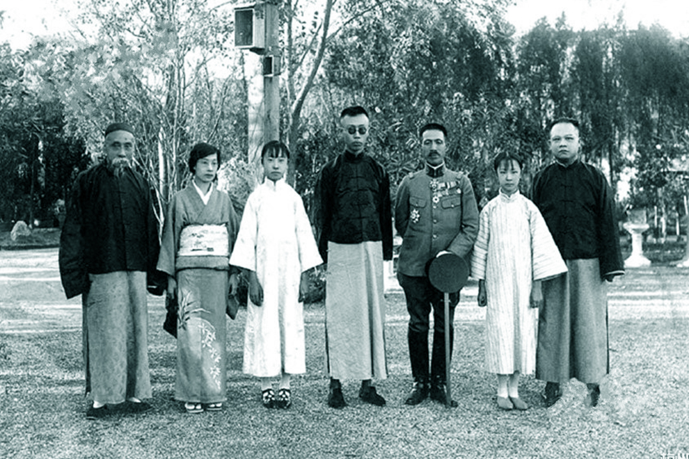 镜头下老照片中的末代皇帝溥仪末代皇后婉容和末代皇妃文绣