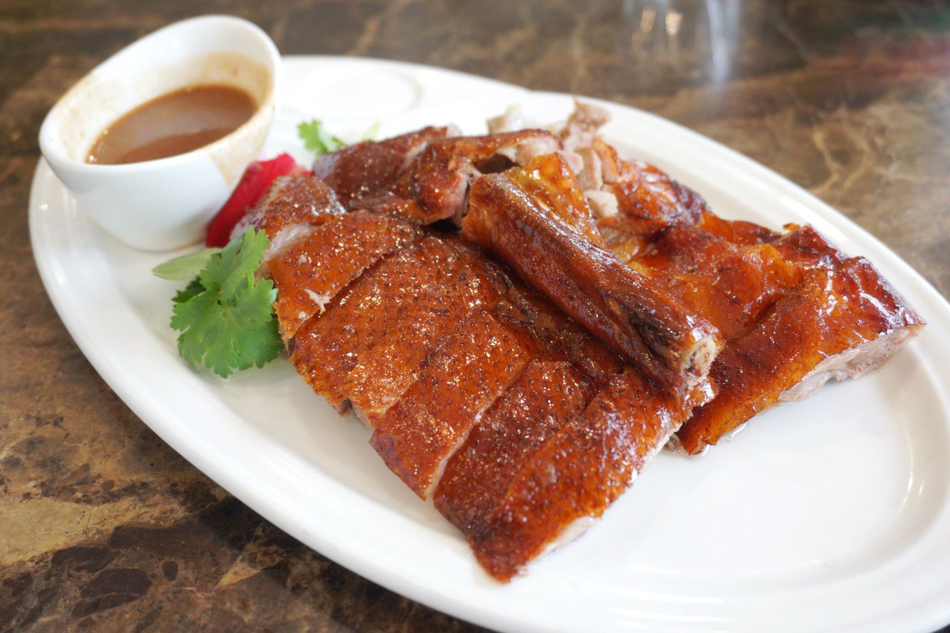 桂林口碑极佳的烧鹅餐厅阳朔仅有一家却是最大的排队才能吃到