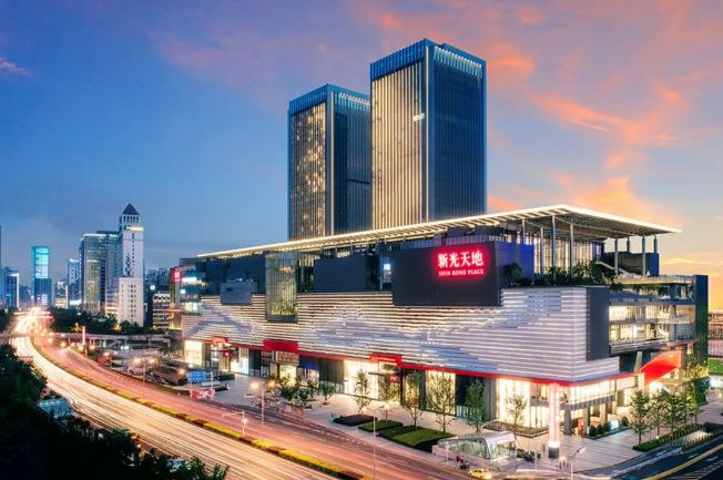 享恒大中渝广场和新光天地的完善配套,约270万方恢弘规模,集写字楼