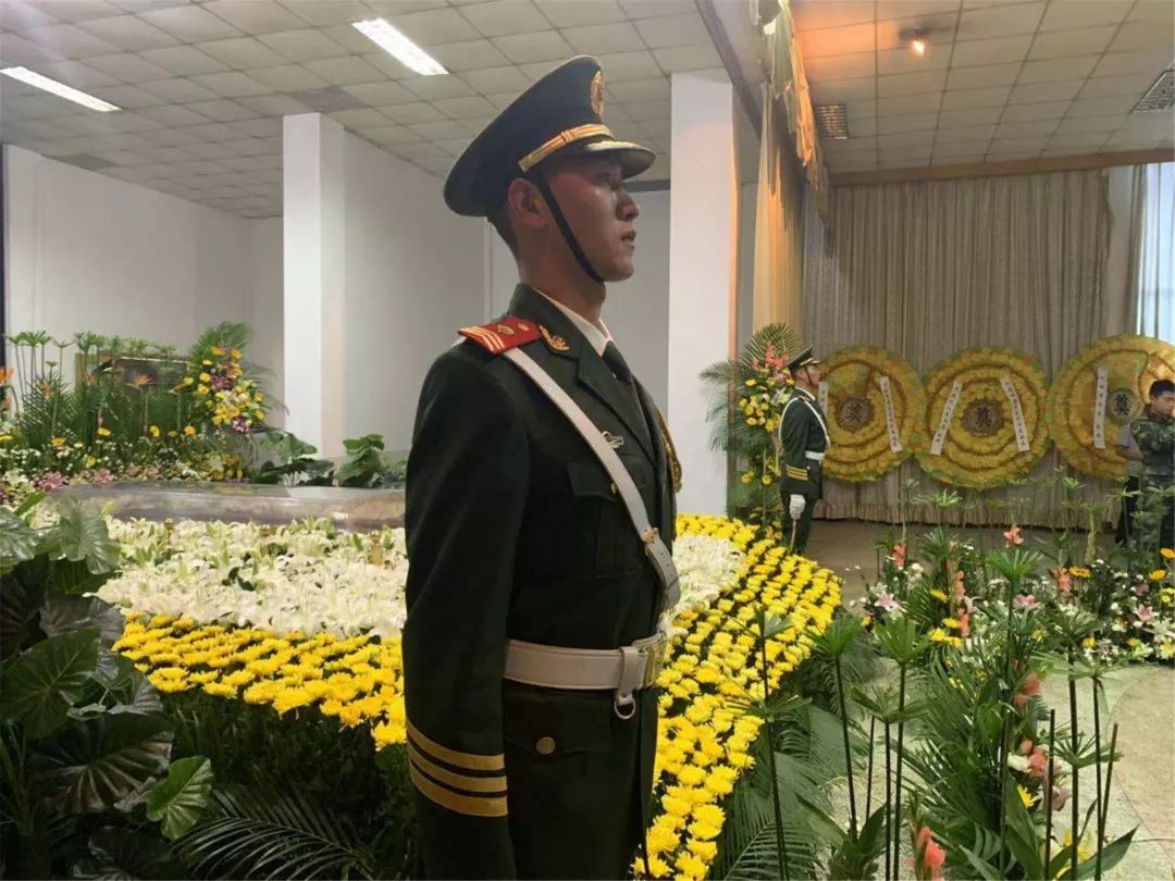 英雄龙家利一路走好手机里的这些信息多希望能得到你的回复