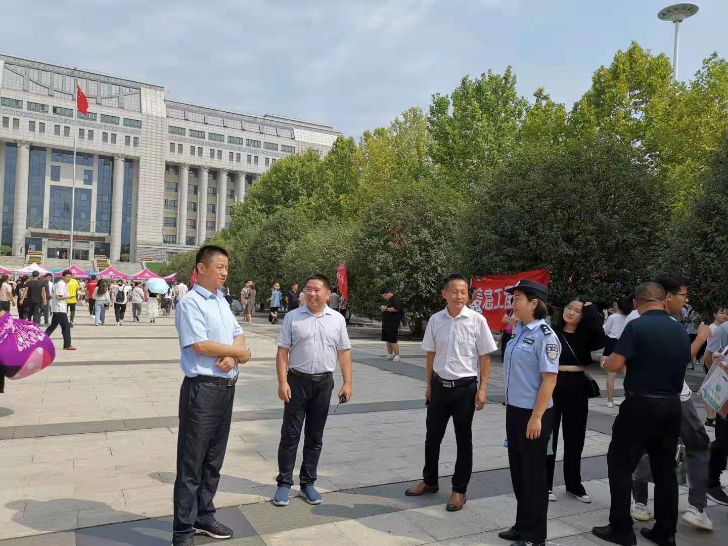 駐馬店東高所民警傾情護航開學季