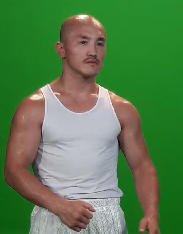 一龙遭网友道德绑架:张伟丽拿了ufc冠军,你一句话都不知道说?