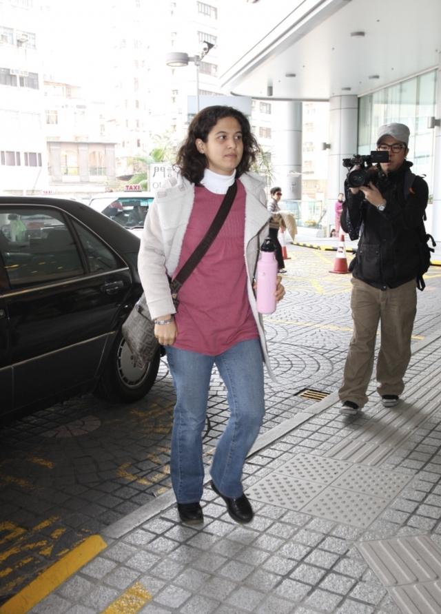 而何家华的妹妹何家文也是如此,她在2006年与意大利出嫁,当时何鸿燊也